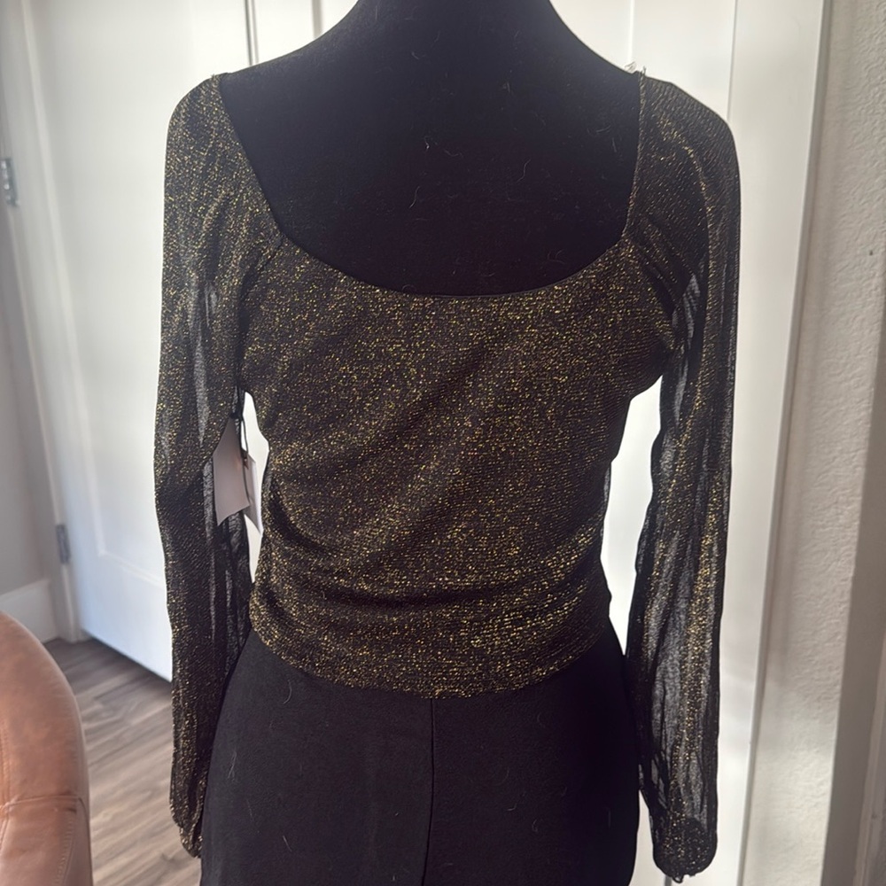 Square neck long sleeve crop top. NWT. Size small.
